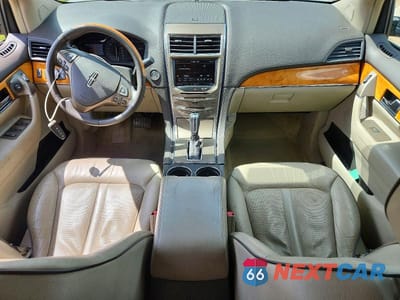 Zdjęcie 8 z 12 samochodu: 2014 LINCOLN MKX VIN:2LMDJ8JK5EBL10129 - miniatura