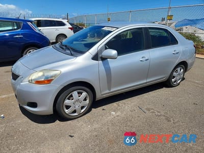 2010 TOYOTA YARIS BASE JTDBT4K35A1356406 - główne zdjęcie licytacji z USA - miniatura