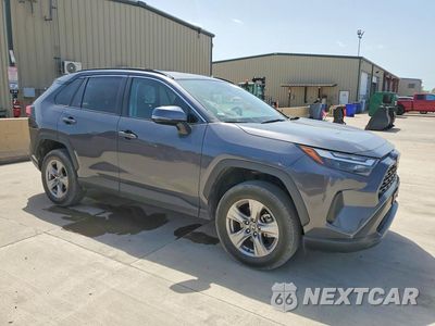 Czwarte zdjęcie samochodu z boku: 2024 TOYOTA RAV4 XLE VIN:2T3P1RFV2RC425507 - miniatura