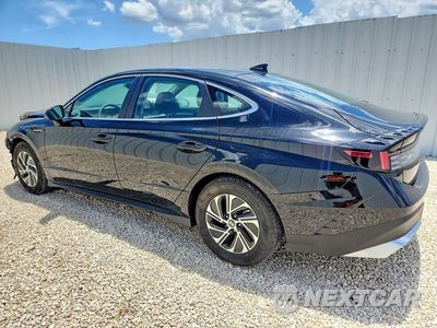 Drugie zdjęcie samochodu z przodu: 2026 HYUNDAI SONATA HYBRID BLUE VIN:KMHL24JJ6TA157922 - miniatura