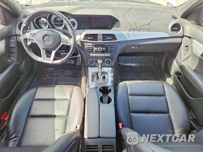 Zdjęcie 8 z 12 samochodu: 2013 MERCEDES-BENZ C 300 4MATIC VIN:WDDGF8AB5DA833259 - miniatura