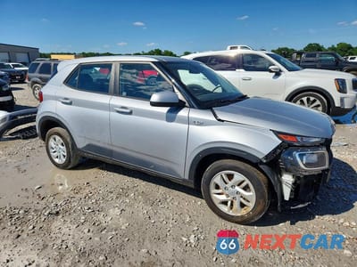 Czwarte zdjęcie samochodu z boku: 2021 HYUNDAI VENUE SE VIN:KMHRB8A37MU105508 - miniatura