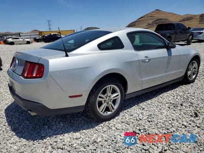 Trzecie zdjęcie samochodu z tyłu: 2010 FORD MUSTANG VIN:1ZVBP8ANXA5176388 - miniatura