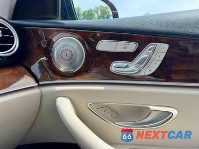 Zdjęcie 13 z 13 samochodu: 2017 MERCEDES-BENZ E 300 4MATIC VIN:WDDZF4KB8HA132821 - miniatura