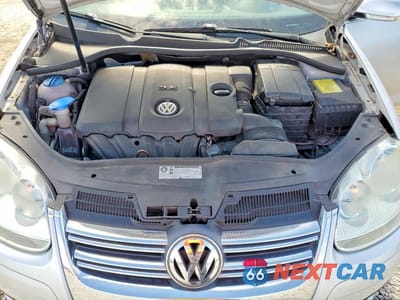 Zdjęcie 11 z 12 samochodu: 2010 VOLKSWAGEN JETTA SE VIN:3VWRX7AJ2AM063339 - miniatura