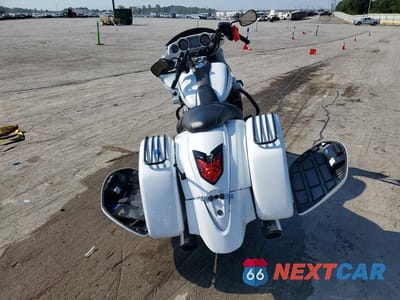 Czwarte zdjęcie samochodu z boku: 2016 KAWASAKI VN1700 K VIN:JKBVNRK17GA009015 - miniatura