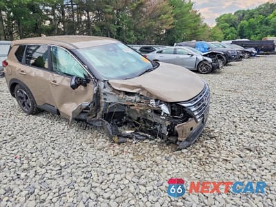 Czwarte zdjęcie samochodu z boku: 2025 NISSAN ROGUE SV VIN:JN8BT3BB1SW416191 - miniatura