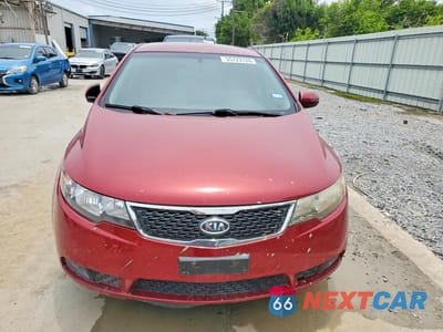 Piąte zdjęcie samochodu w środku: 2011 KIA FORTE EX VIN:KNAFU4A20B5435268 - miniatura