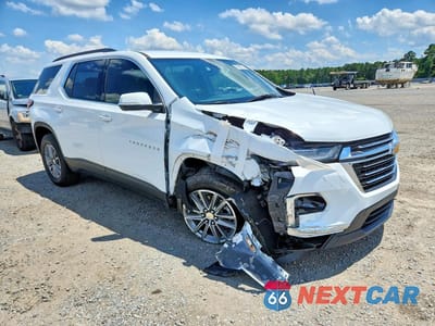Czwarte zdjęcie samochodu z boku: 2022 CHEVROLET TRAVERSE LT VIN:1GNERGKW0NJ195256 - miniatura