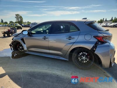 Drugie zdjęcie samochodu z przodu: 2025 TOYOTA GR COROLLA PREMIUM VIN:JTNABAAE9SA020271 - miniatura