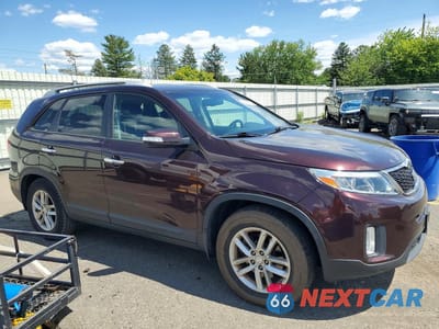 Czwarte zdjęcie samochodu z boku: 2014 KIA SORENTO LX VIN:5XYKT4A70EG459789 - miniatura