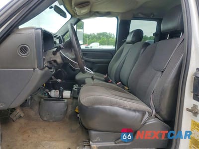Zdjęcie 7 z 13 samochodu: 2005 CHEVROLET SILVERADO K3500 VIN:1GBJK39U05E339488 - miniatura