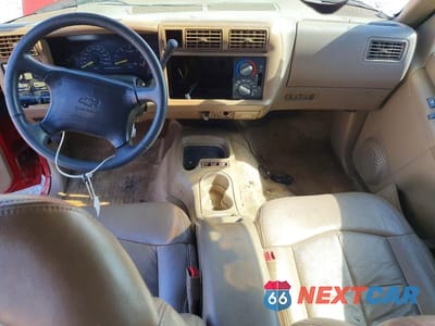 Zdjęcie 8 z 13 samochodu: 1995 CHEVROLET BLAZER VIN:1GNCS13W8SK236990 - miniatura