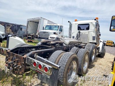 Czwarte zdjęcie samochodu z boku: 2019 PETERBILT 567 SEMI TRUCK VIN:1XPCP4TX9KD610725 - miniatura