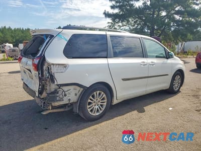 Trzecie zdjęcie samochodu z tyłu: 2017 TOYOTA SIENNA XLE 8-PASSENGER VIN:5TDYZ3DCXHS840388 - miniatura