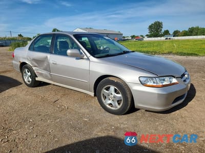 Czwarte zdjęcie samochodu z boku: 1999 HONDA ACCORD EX VIN:1HGCG1653XA065691 - miniatura