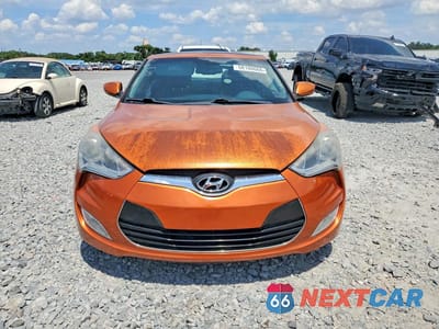 Piąte zdjęcie samochodu w środku: 2012 HYUNDAI VELOSTER BASE VIN:KMHTC6AD9CU056424 - miniatura