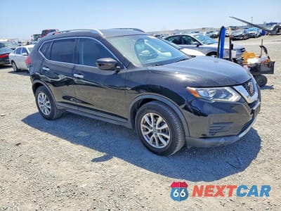 Czwarte zdjęcie samochodu z boku: 2020 NISSAN ROGUE SV VIN:KNMAT2MT8LP507686 - miniatura