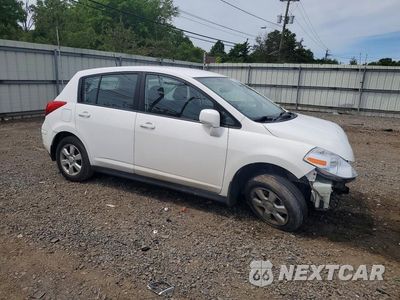 Czwarte zdjęcie samochodu z boku: 2009 NISSAN VERSA 1.8 S VIN:3N1BC13E59L419686 - miniatura