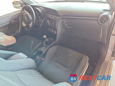 Zdjęcie 8 z 12 samochodu: 2011 TOYOTA SCION VIN:JTKJF5C74B3017001 - miniatura