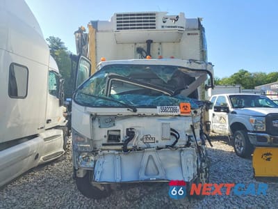 Piąte zdjęcie samochodu w środku: 2020 ISUZU NPR HD VIN:54DC4W1B8LS801347 - miniatura