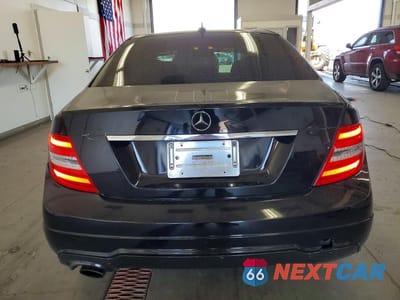 Zdjęcie 6 z 13 samochodu: 2013 MERCEDES-BENZ C 250 VIN:WDDGF4HB9DA774683 - miniatura