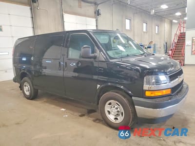 Czwarte zdjęcie samochodu z boku: 2018 CHEVROLET EXPRESS G2500 VIN:1GCWGAFP7J1186065 - miniatura