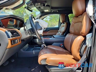 Zdjęcie 7 z 13 samochodu: 2023 LINCOLN NAVIGATOR L RESERVE VIN:5LMJJ3LG9PEL11220 - miniatura