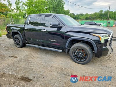 Czwarte zdjęcie samochodu z boku: 2023 TOYOTA TUNDRA CREWMAX LIMITED VIN:5TFJA5DB2PX081322 - miniatura