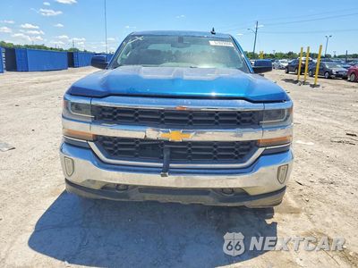 Piąte zdjęcie samochodu w środku: 2018 CHEVROLET SILVERADO K1500 LT VIN:3GCUKREC5JG110185 - miniatura