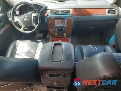 Zdjęcie 8 z 12 samochodu: 2012 CHEVROLET SUBURBAN K1500 LTZ VIN:1GNSKKE74CR111131 - miniatura