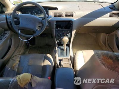 Zdjęcie 8 z 12 samochodu: 2001 TOYOTA CAMRY LE VIN:JT2BG22K210558716 - miniatura