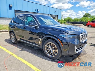 Czwarte zdjęcie samochodu z boku: 2026 BMW X5 XDRIVE50E VIN:5UX43EU09T9186801 - miniatura