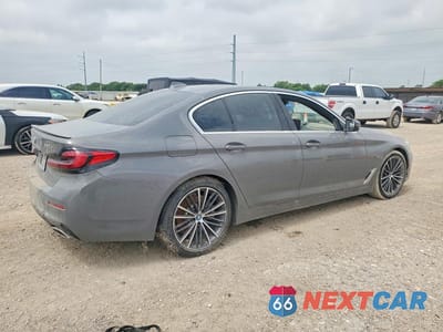 Trzecie zdjęcie samochodu z tyłu: 2022 BMW 530E VIN:WBA13AG01NCJ60527 - miniatura