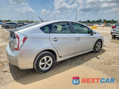 Trzecie zdjęcie samochodu z tyłu: 2015 TOYOTA PRIUS TWO VIN:JTDKN3DU9F2003792 - miniatura