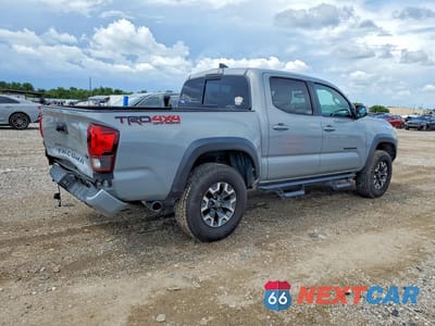 Trzecie zdjęcie samochodu z tyłu: 2018 TOYOTA TACOMA TRD OFF-ROAD VIN:5TFCZ5AN7JX122079 - miniatura