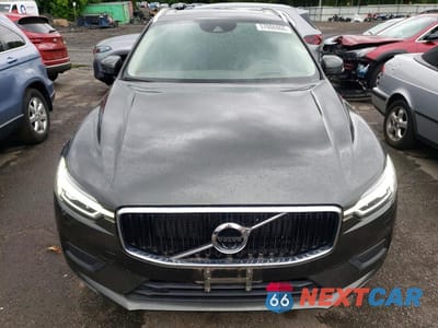 Piąte zdjęcie samochodu w środku: 2018 VOLVO XC60 T5 VIN:LYV102RK0JB082658 - miniatura