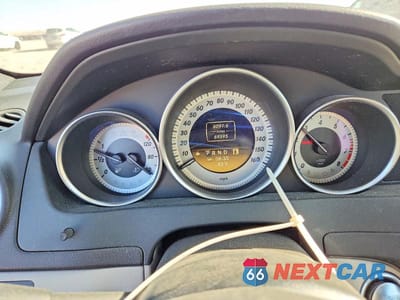 Zdjęcie 9 z 12 samochodu: 2012 MERCEDES-BENZ C 250 VIN:WDDGF4HBXCA607330 - miniatura