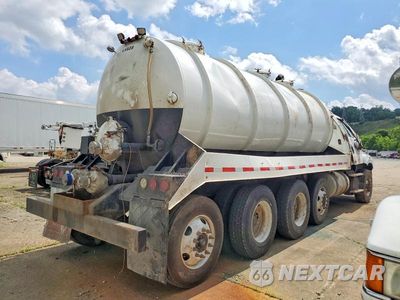 Czwarte zdjęcie samochodu z boku: 2014 FREIGHTLINER 114SD VACUUM TRUCK VIN:1FVHG3DV2EHFN9040 - miniatura