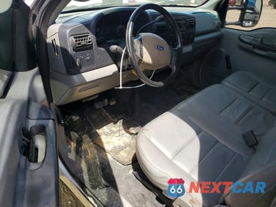 Zdjęcie 8 z 12 samochodu: 2005 FORD F450 SUPER - FLATBED VIN:1FDXF46P65EA16881 - miniatura