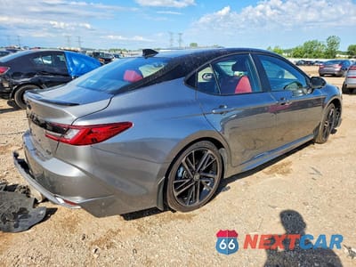 Trzecie zdjęcie samochodu z tyłu: 2026 TOYOTA CAMRY XSE VIN:4T1DBADK1TU057507 - miniatura