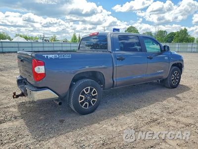 Trzecie zdjęcie samochodu z tyłu: 2018 TOYOTA TUNDRA CREWMAX SR5 VIN:5TFDY5F19JX685079 - miniatura