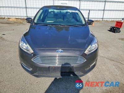 Piąte zdjęcie samochodu w środku: 2018 FORD FOCUS TITANIUM VIN:1FADP3J26JL283167 - miniatura