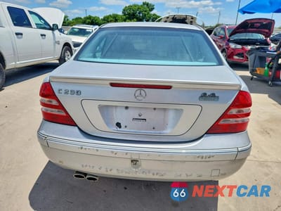 Zdjęcie 6 z 12 samochodu: 2007 MERCEDES-BENZ C 230 VIN:WDBRF52H17F847184 - miniatura
