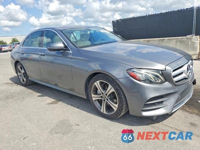 Czwarte zdjęcie samochodu z boku: 2020 MERCEDES-BENZ E 350 VIN:W1KZF8DB8LA839897 - miniatura