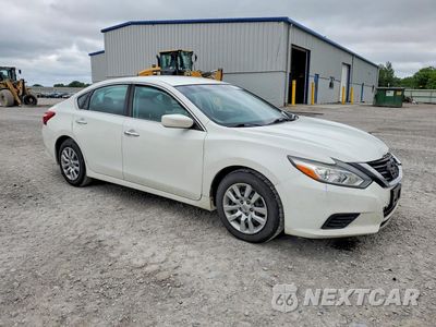 Czwarte zdjęcie samochodu z boku: 2017 NISSAN ALTIMA 2.5 S VIN:1N4AL3AP8HN330109 - miniatura