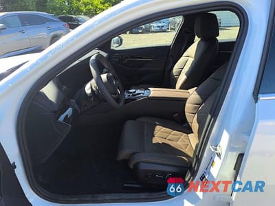 Zdjęcie 7 z 15 samochodu: 2026 BMW 530 XI VIN:WBA53FJ01TCW71868 - miniatura