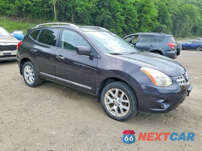 Czwarte zdjęcie samochodu z boku: 2013 NISSAN ROGUE S VIN:JN8AS5MV3DW128645 - miniatura