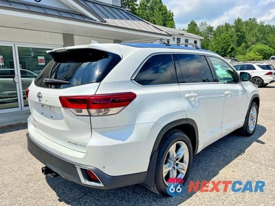 Czwarte zdjęcie samochodu z boku: 2018 TOYOTA HIGHLANDER LIMITED VIN:5TDDZRFH2JS908604 - miniatura