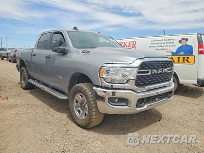Czwarte zdjęcie samochodu z boku: 2024 RAM 2500 BIG HORN VIN:3C6UR5DJ7RG354363 - miniatura